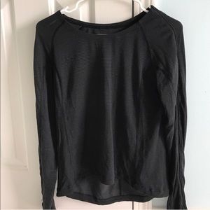 🍋  Lululemon long-sleeve running shirt